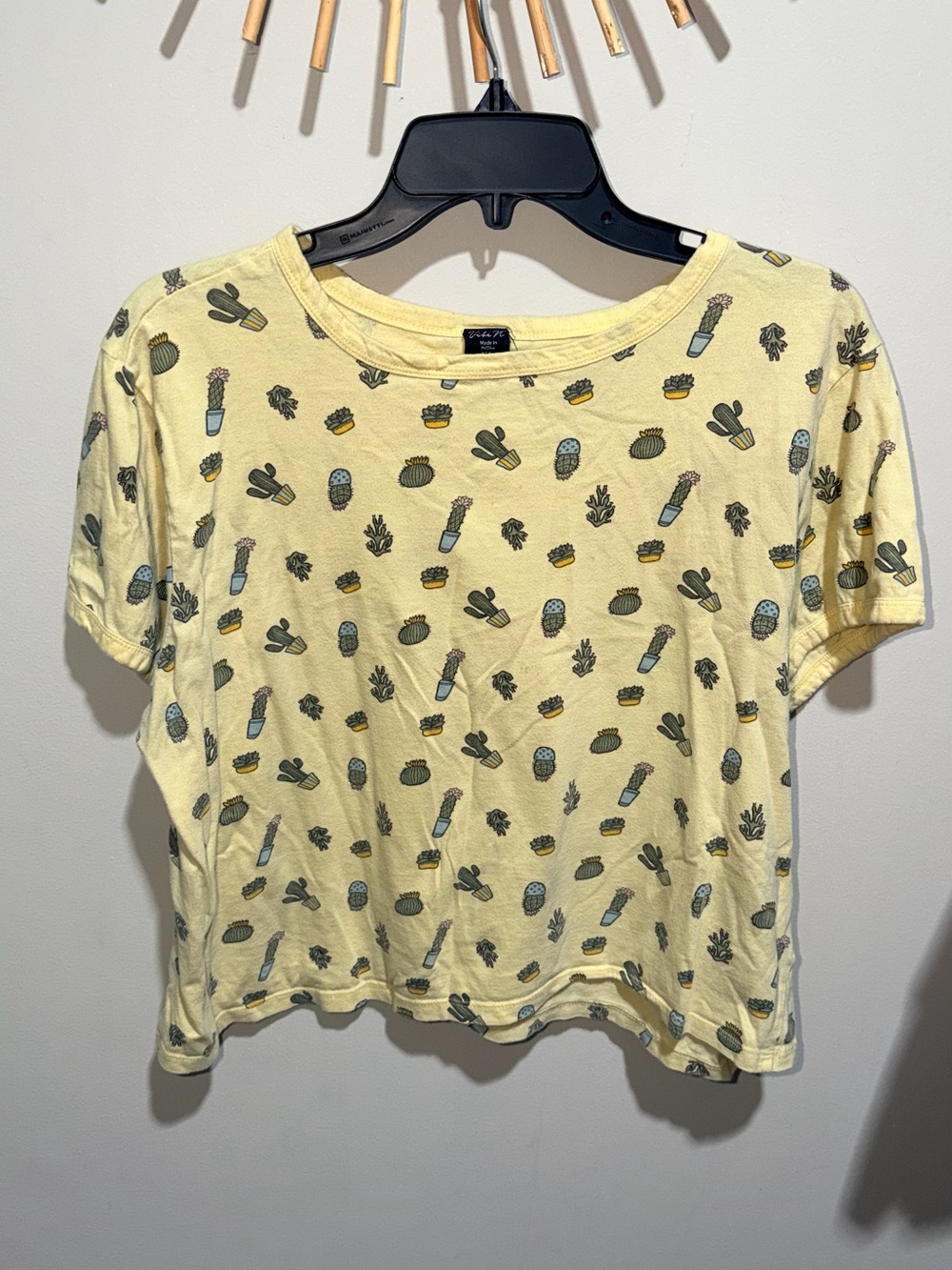 Women's Yellow Cactus Print Short Sleeve Tee - Casual Crop Top